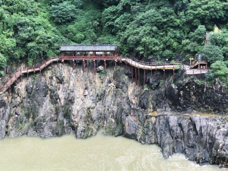 丹寨电商直播基地携手多家企业举办“新春开门红”直播活动